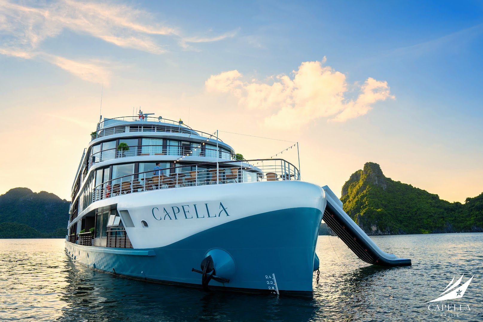 Du thuyền Capella Cruise
